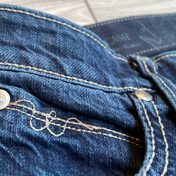 Wrangler women’s bootcut mid rise jean - Picture 3 of 8